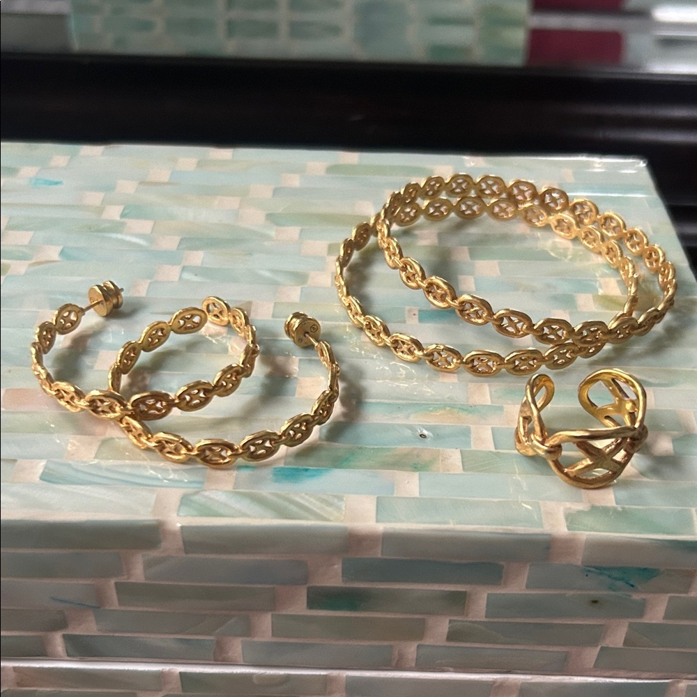Julie Vos Avalon Set - 2 Bangles, Ring, and Hoop Earrings Gold